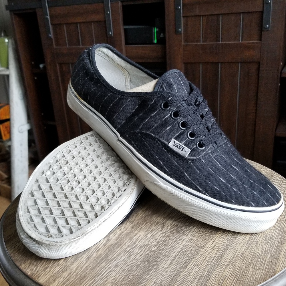 SALE!! Vans Authentic Black Pinstripe Skate Shoe